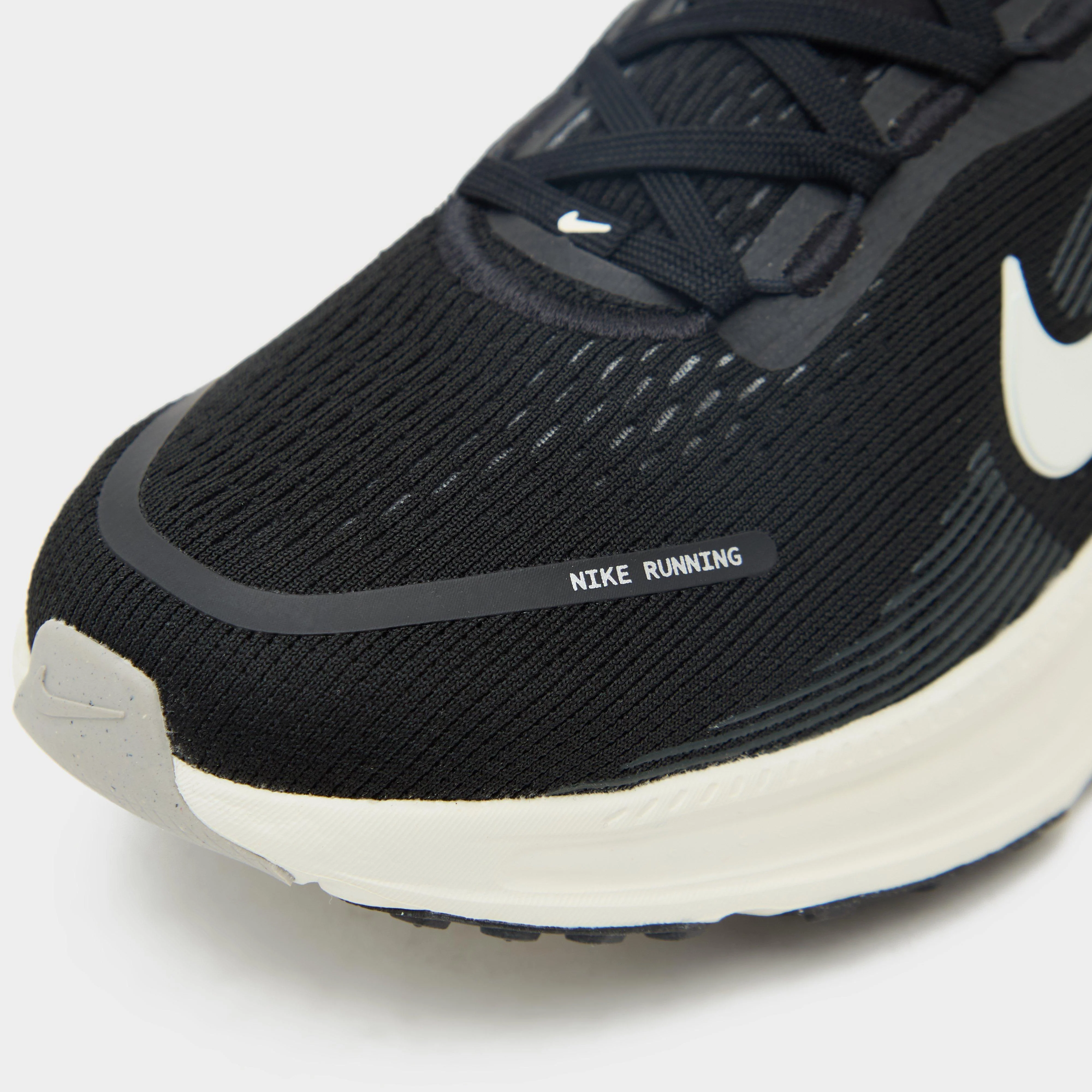 Older Kids’ Vomero 18 Road Running Shoes - Image 4