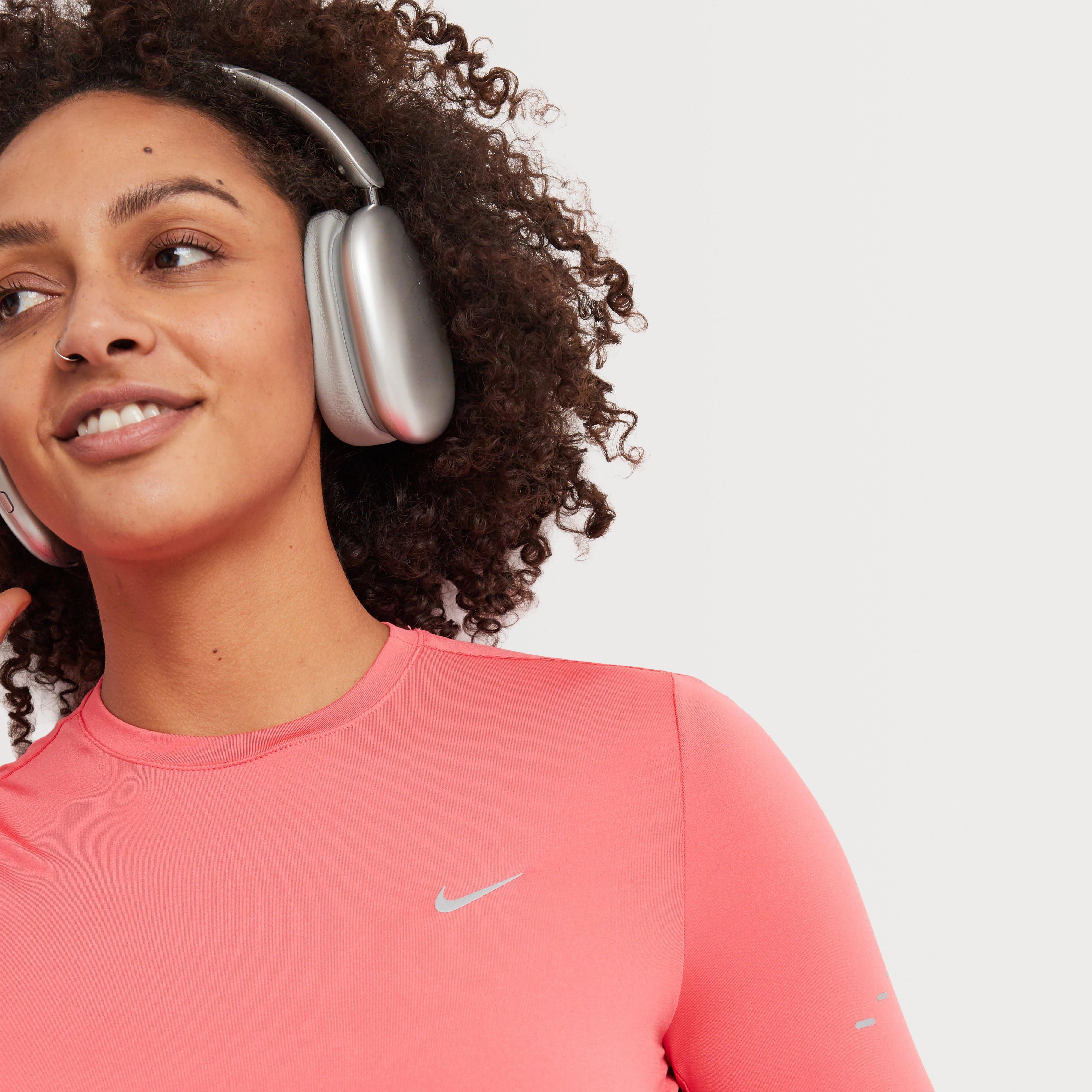 Women's Swift Dri-FIT UV Long-Sleeve Crew-Neck Running Top - Image 3